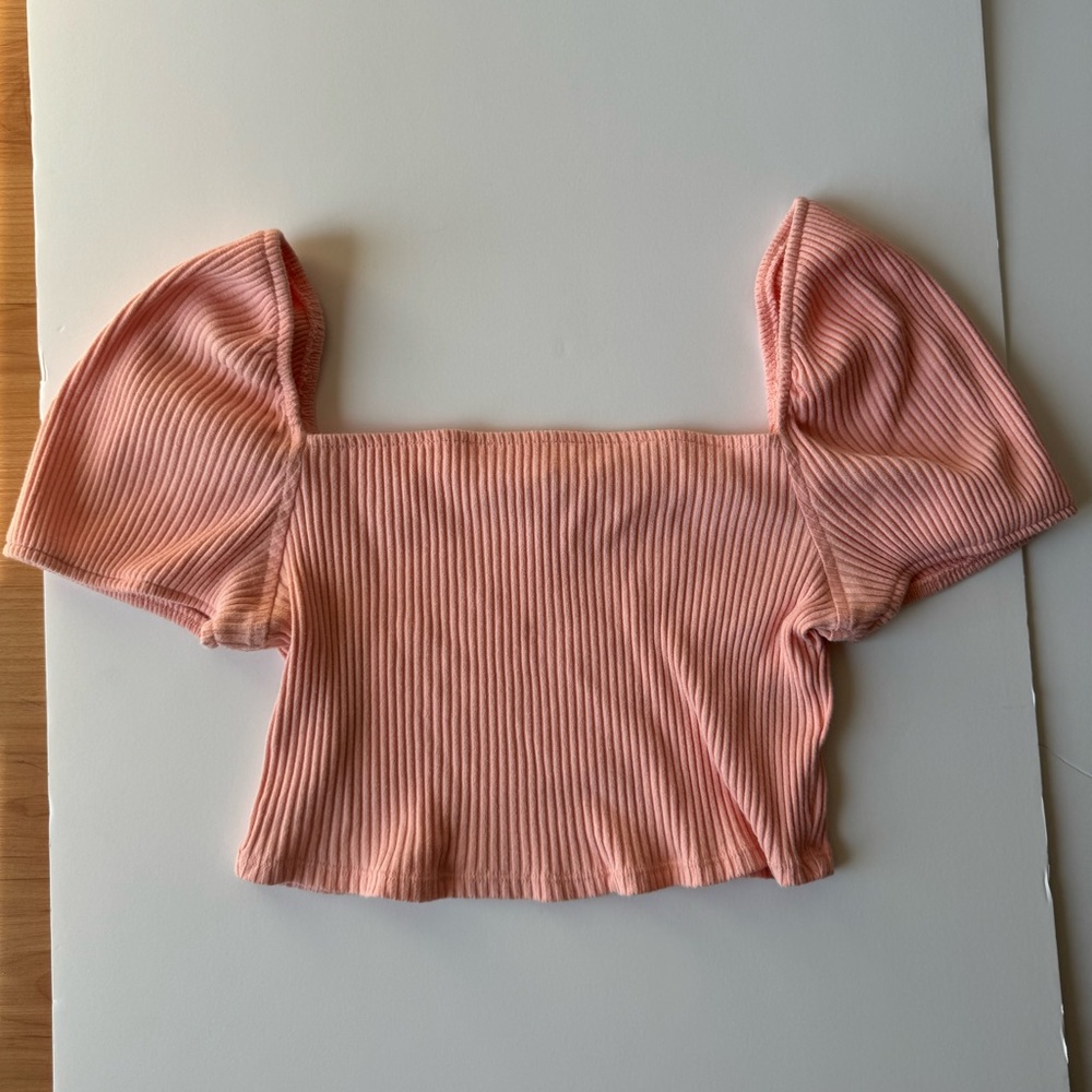 Low shoulder short shirt. Good condition